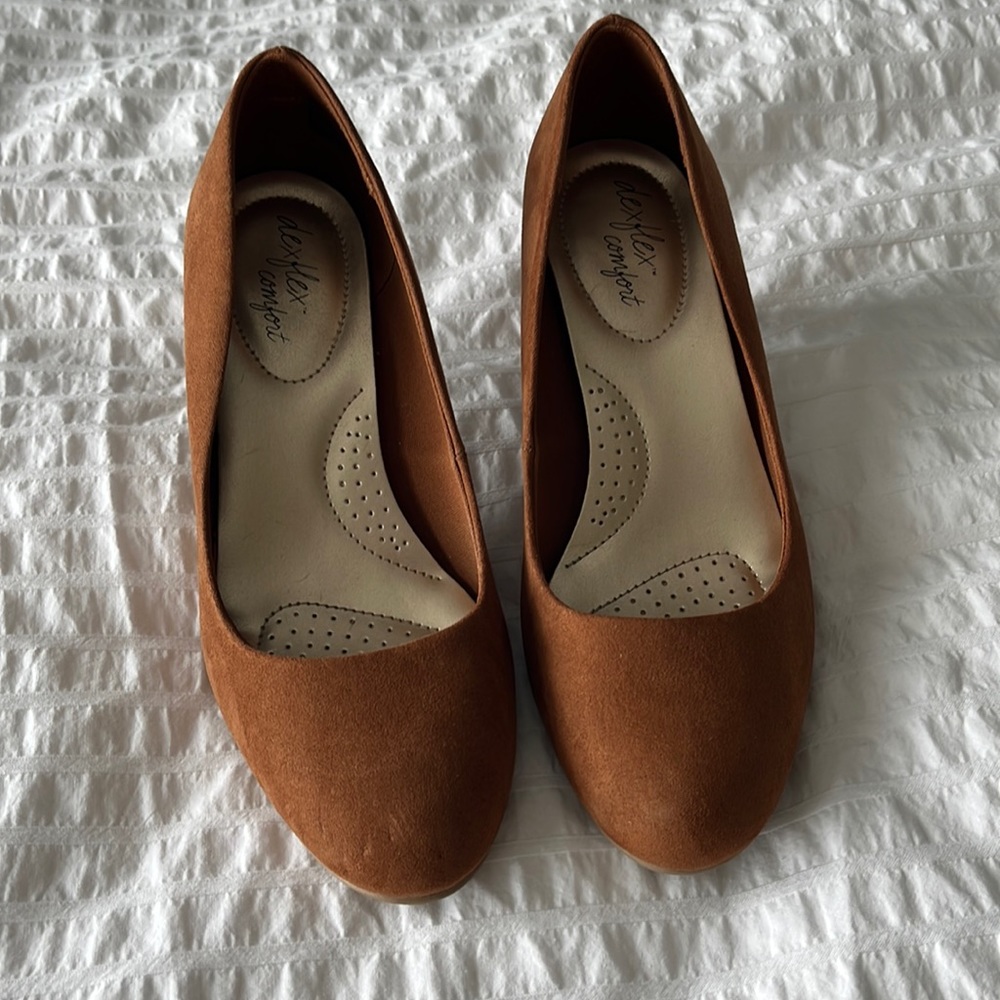 Dexflex eight wide heels camel